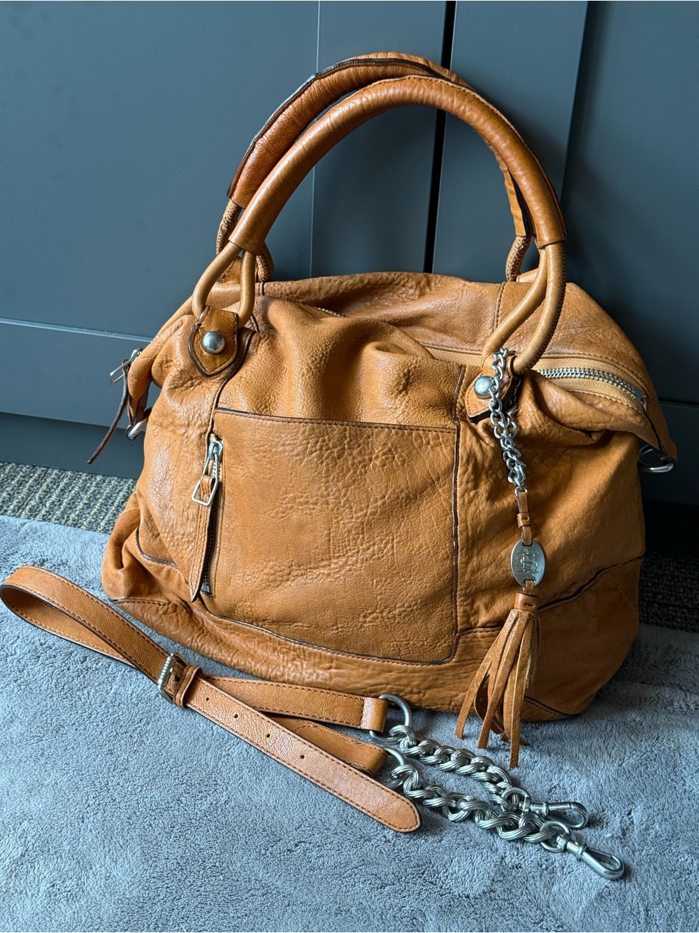 Olivia Harris Y2K beautiful Tan Leather hand, Shoulder, crossbody with Tassel